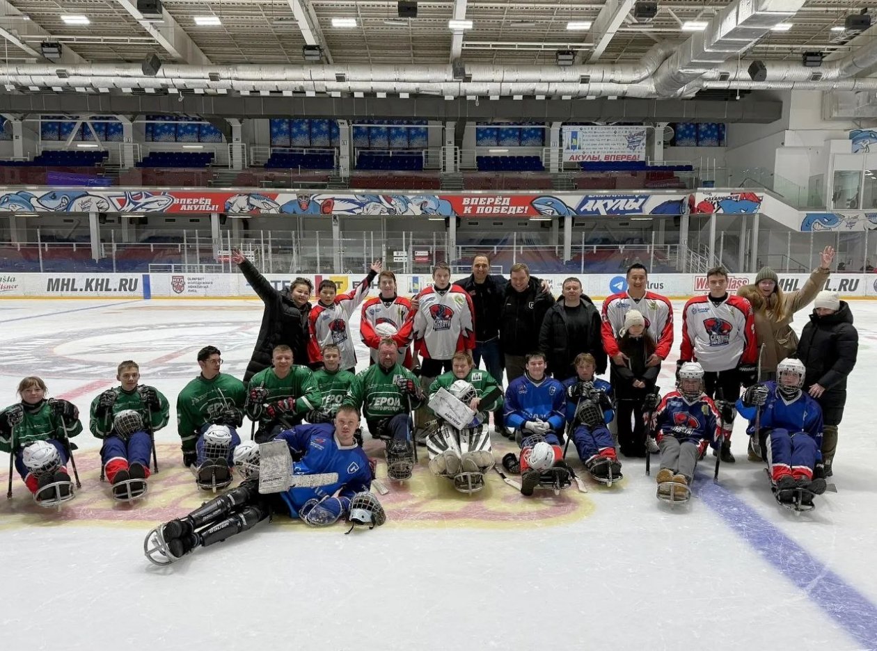 Сахалинские ветераны СВО сыграли в следж-хоккей с юными спортсменами пресс-служба министерства спорта Сахалинской области