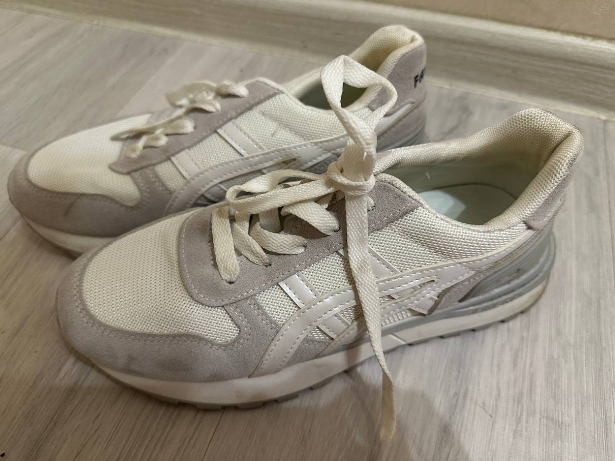 Каждый март мажу шнурки помадой - подруги смеялись, а теперь повторяют ИА SevastopolMedia