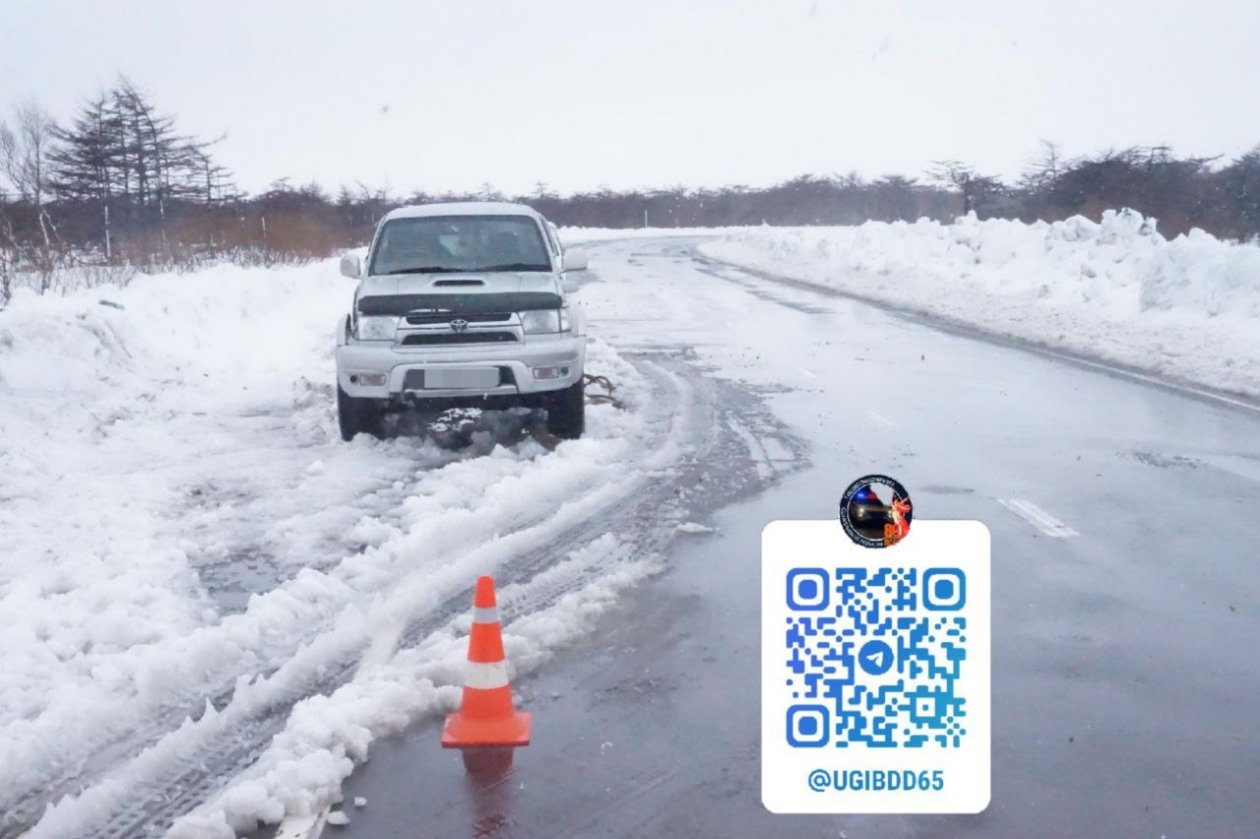 Автомобилистка в Курильском районе не справилась с управлением и совершила съезд с дороги пресс-служба Госавтоинспекции Сахалинской области