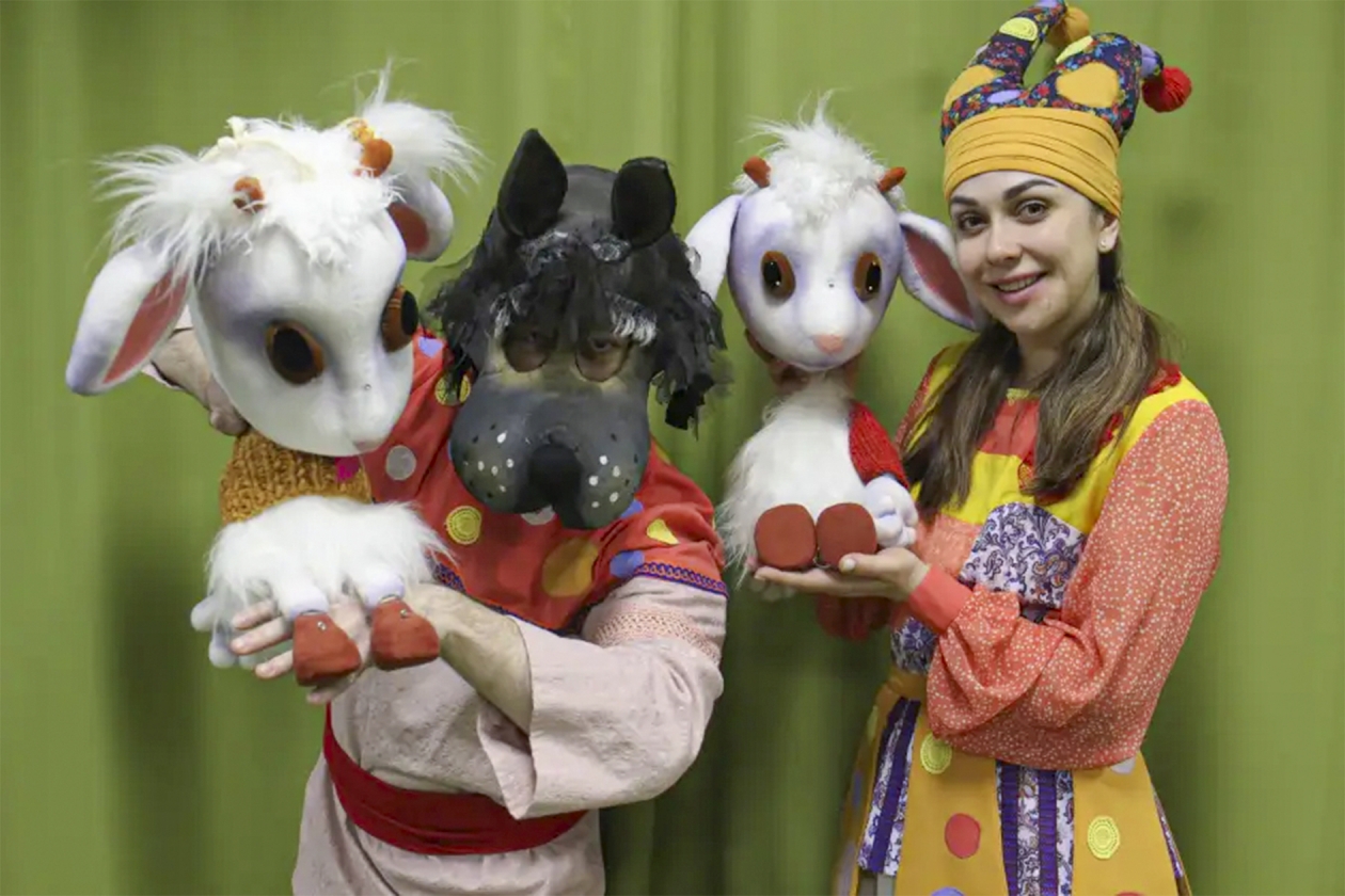 В Магаданском театре кукол состоится премьера сказки &quotВолк и козлята&quot Источник