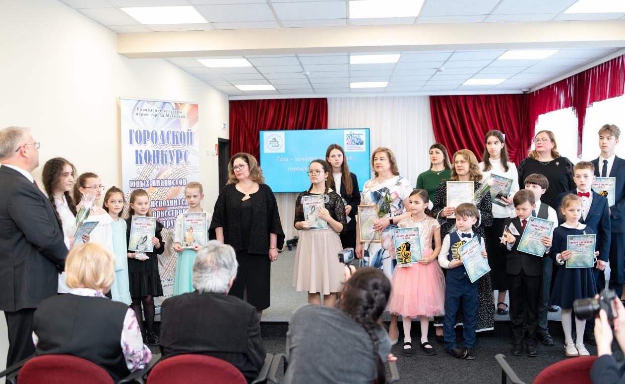 В Магадане подвели итоги конкурсов юных пианистов и исполнителей Источник