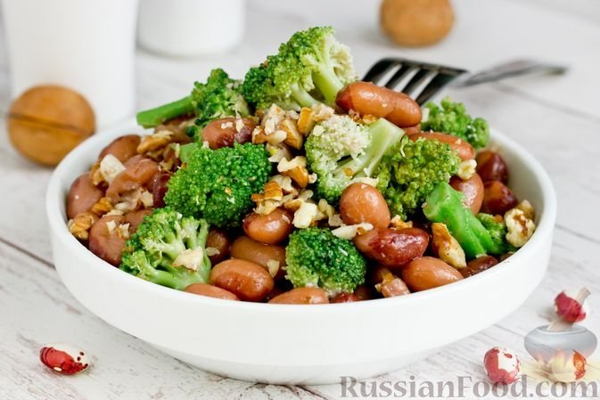 Рецепт в Пост: салат с фасолью, брокколи и грецкими орехами - без майонеза с горой витаминов russianfood.com