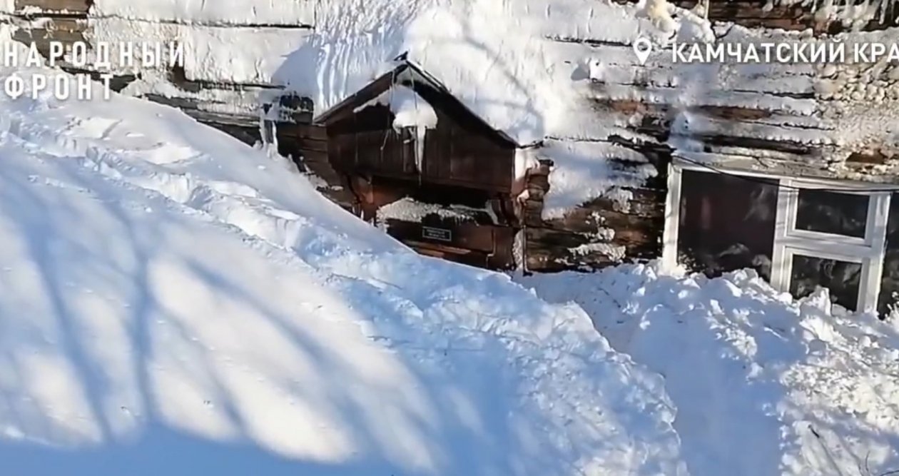 Снежные катакомбы на улице Зеркальной в Петропавловске-Камчатском. Народный фронт. Камчатка / скрин видео
