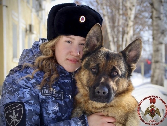 Младший сержант полиции Дарья Ковенкуй и немецкая овчарка Сит Росгвардия