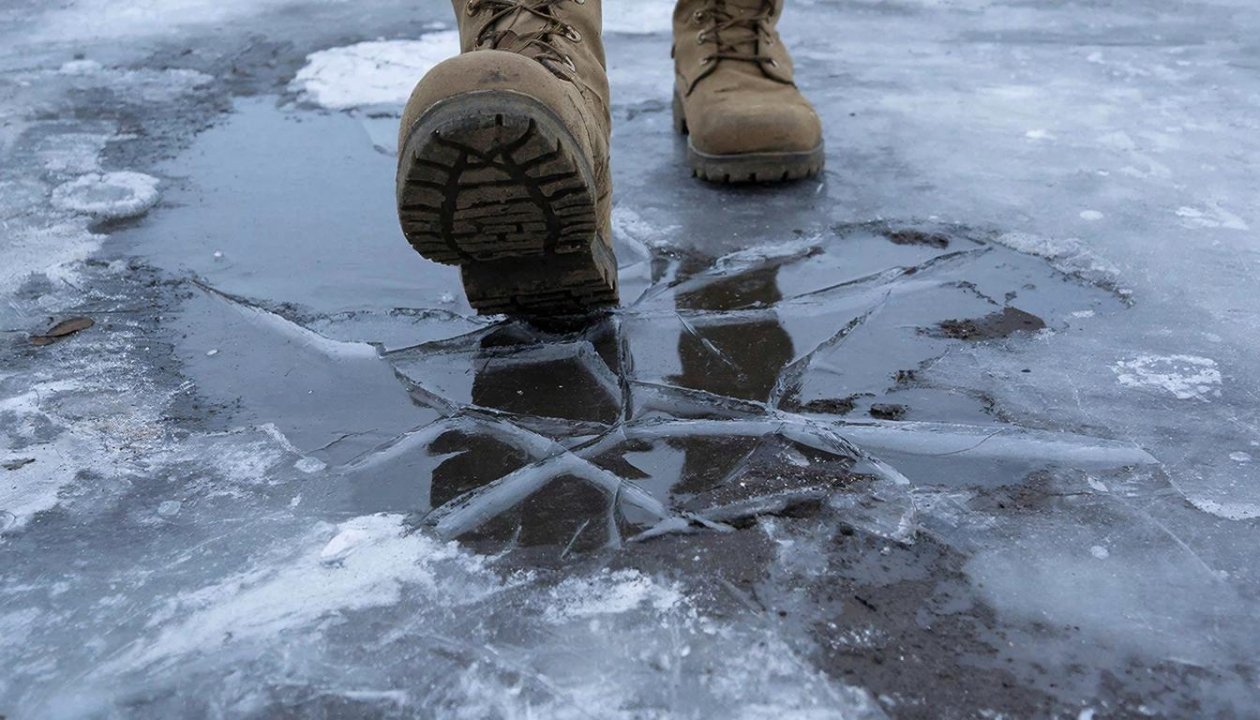 Морозы до -36°С ожидаются в Иркутской области 17 марта Kandinsky by Sber AI (18+)