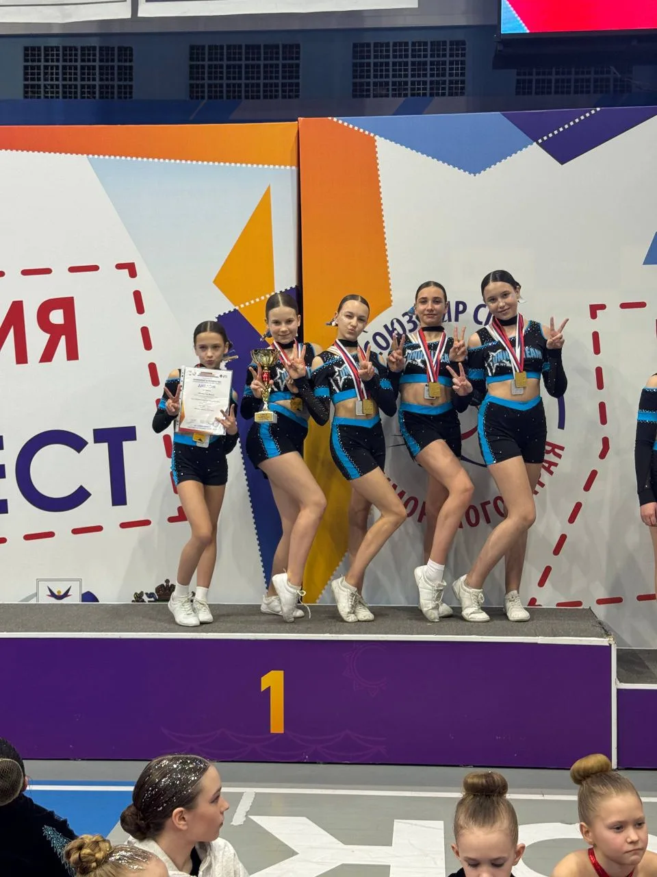 Уссурийские спортсмены предоставлено клубом чирлидинга и акробатики &quotUnical team club&quot