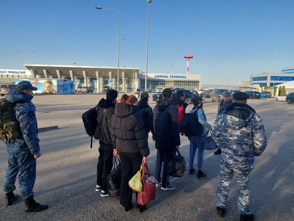 Приставы выдворили из Ставрополья 15 незаконных мигрантов из ближнего зарубежья пресс-служба ГУ ФССП по Ставрополью