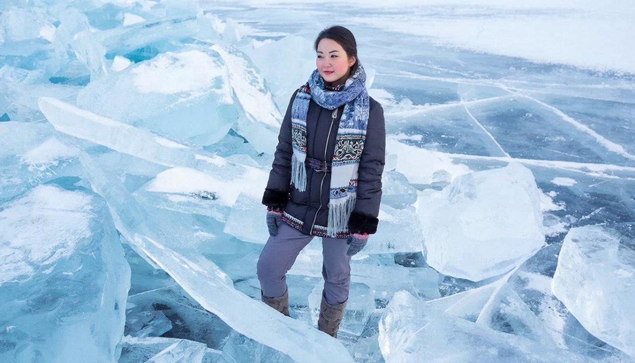 Гардероб модного босса: как должна одеваться бизнес-леди с берегов Байкала Kandinsky by Sber AI (18+)