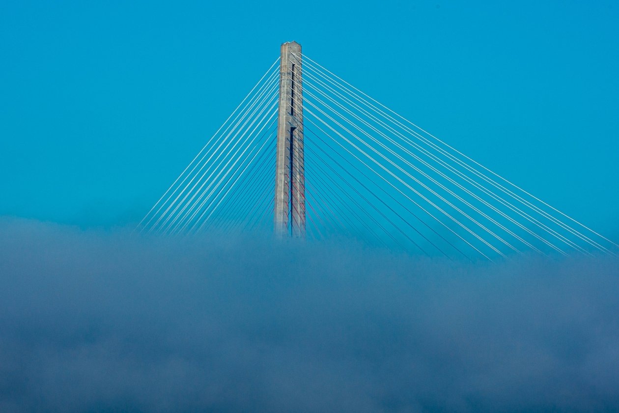 Мост на остров Русский в тумане ИА PrimaMedia