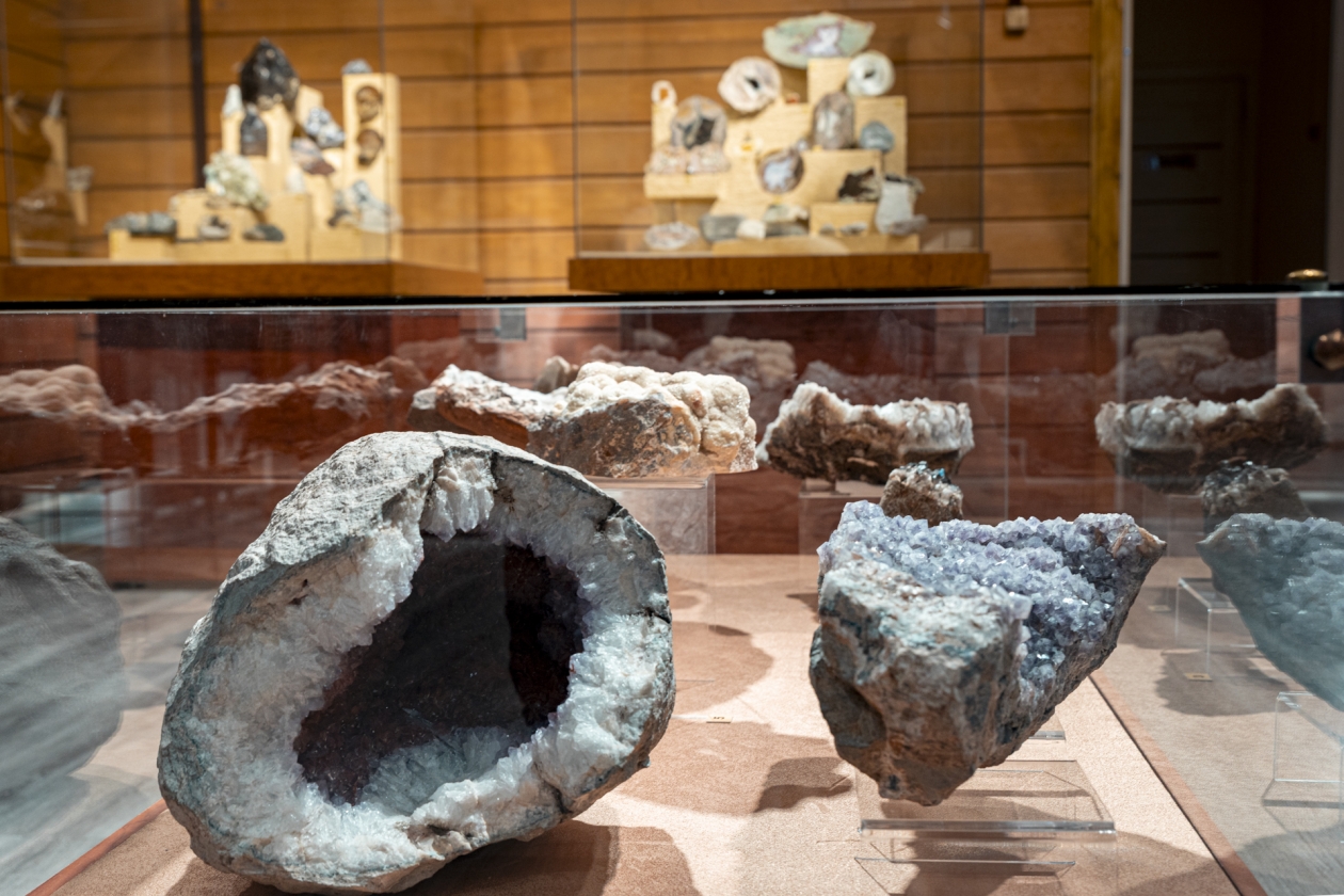 В Магаданском краеведческом музее этой весной пройдет большая смена выставок Источник