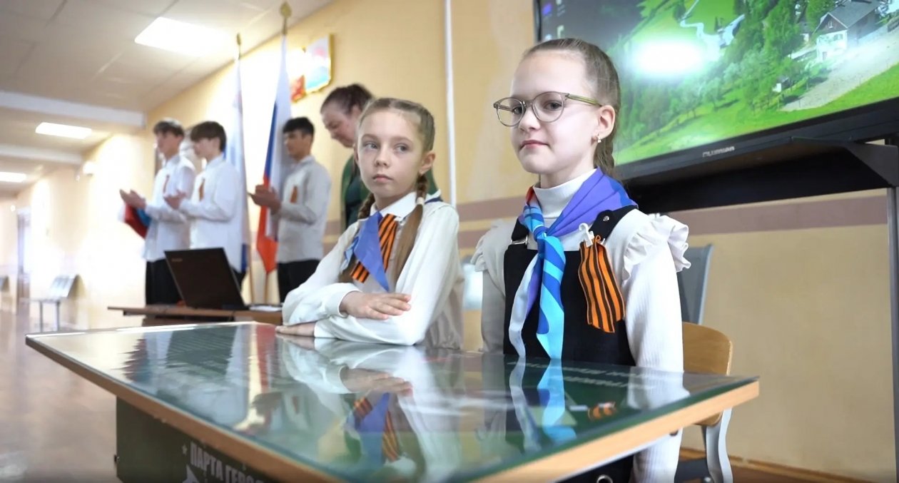 Открытие Парты героя в честь выпускника Алексея Добровольского Пресс-служба отделения партии &quotЕДИНАЯ РОССИЯ&quot по Камчатскому краю