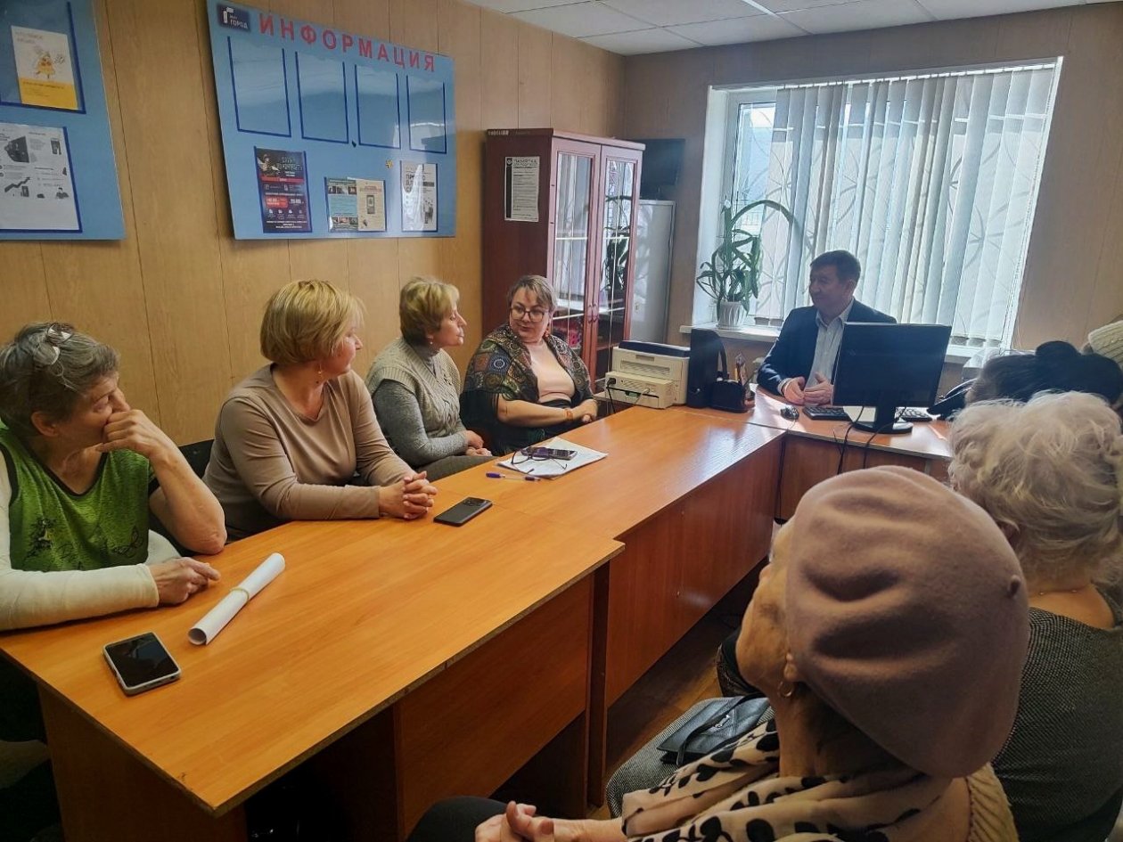 Депутат думы Иркутска провёл встречу с активными жителями избирательного округа №21 Пресс-служба думы Иркутска