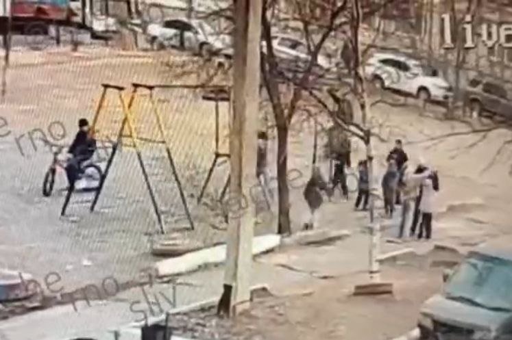 Нападение на девочку. Скриншот видео тг-канал (18+) mark2_che