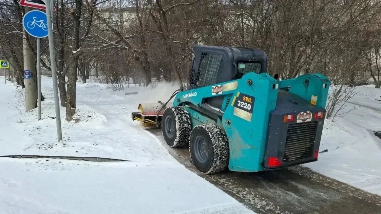 Мероприятия по очистке дорог и тротуаров усилили после снегопада в Иркутске Пресс-служба администрации Иркутска