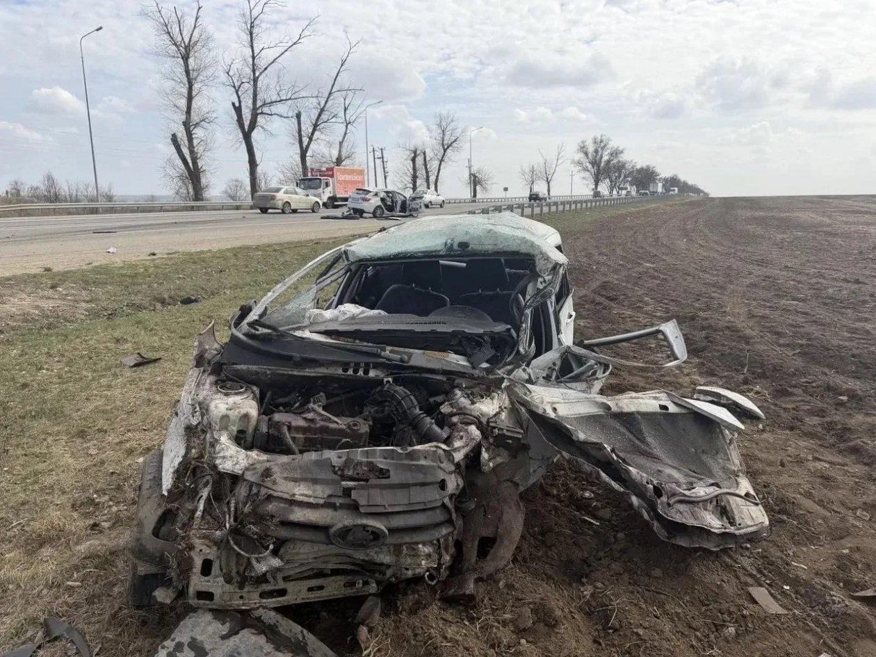 Двое погибли, трое пострадали в жуткой аварии в Петровском округе Ставрополья Госавтоинспекция Ставрополья
