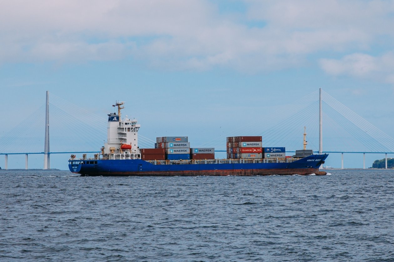 Судно-контейнеровоз в порту Владивосток в 2022 году Мария Смитюк, ИА PrimaMedia