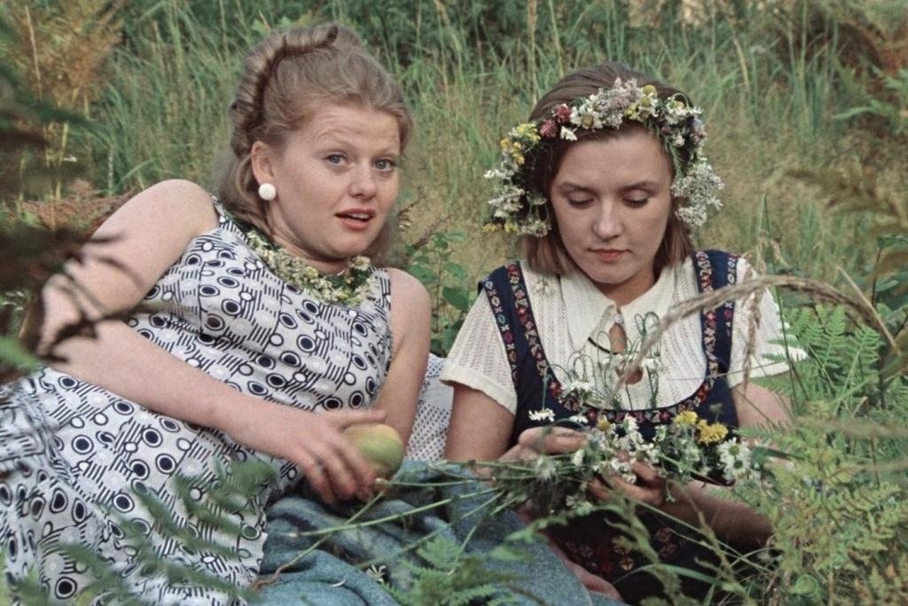 Угадайте фильм СССР по весенним улицам: 5 кадров - ТЕСТ Кадр из фильма &quotМосква слезам не верит&quot (18+)