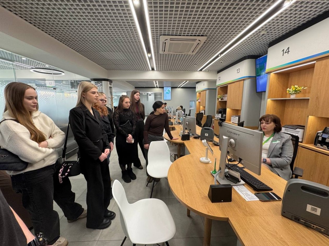 Команда Северо-Восточного отделения Сбербанка провела серию лекций для студентов Колледжа сервиса и технологий, обучающихся по специальности &quotБанковское дело&quot Пресс-служба Сбера