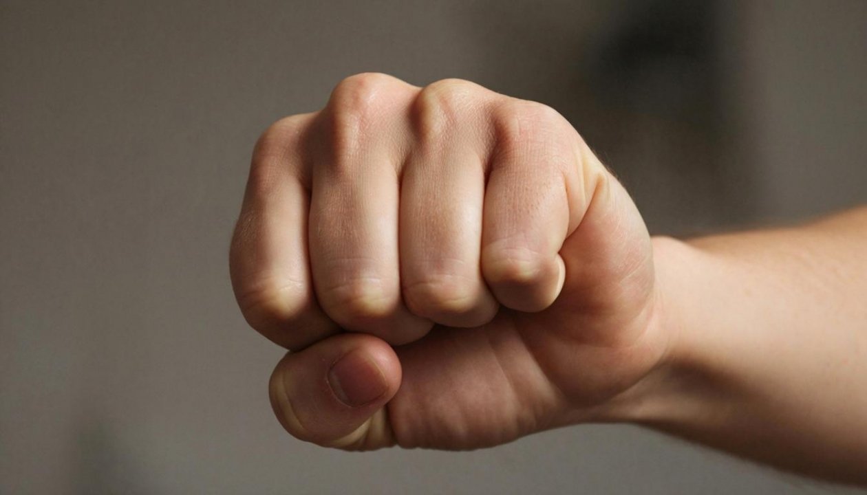 Бывшая сотрудница детсада из Усолья-Сибирского извинилась за насилие к воспитанникам Kandinsky 5.0 (12+)