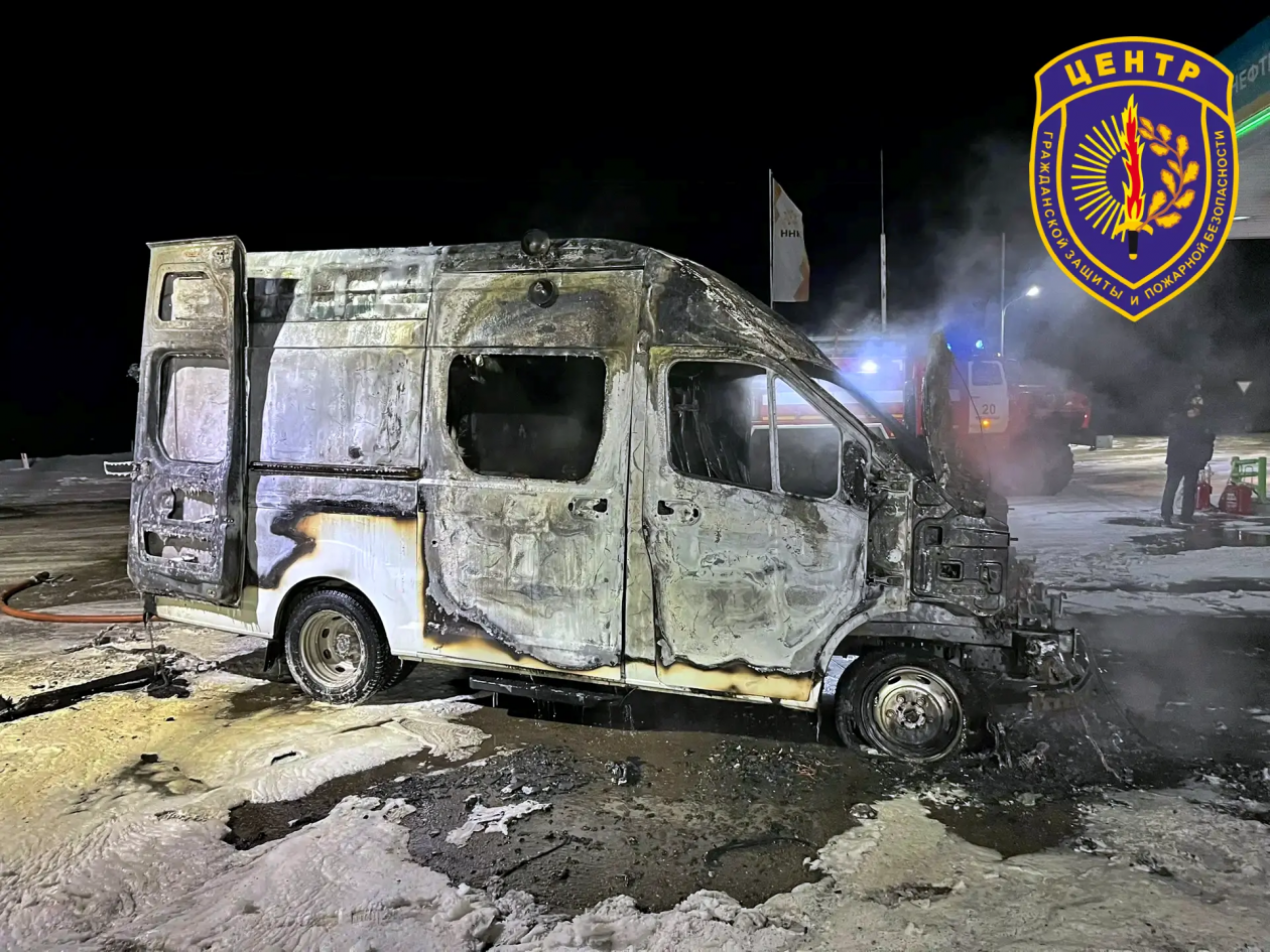 Машина скорой помощи полностью сгорела в Белогорске Амурский центр ГЗ и ПБ