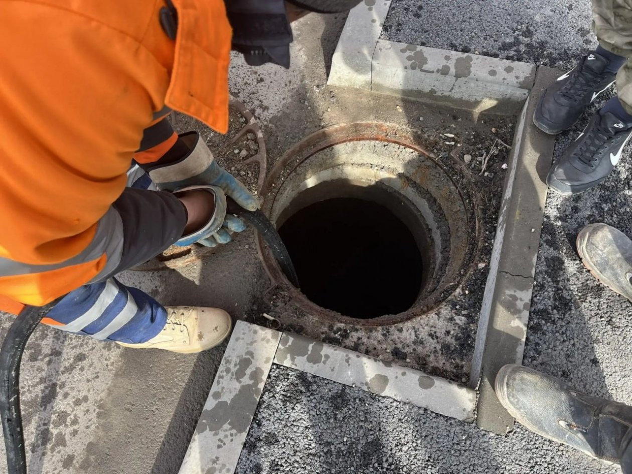 Тряпки, салфетки, бетон: канализационная история неделю длится в Ессентуках соцсети Владимира Крутникова