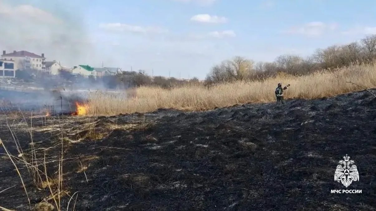 Пожар ликвидировали на площади в семь гектаров с помощью авиасистем в Ставрополе пресс-служба МЧС Ставропольского края