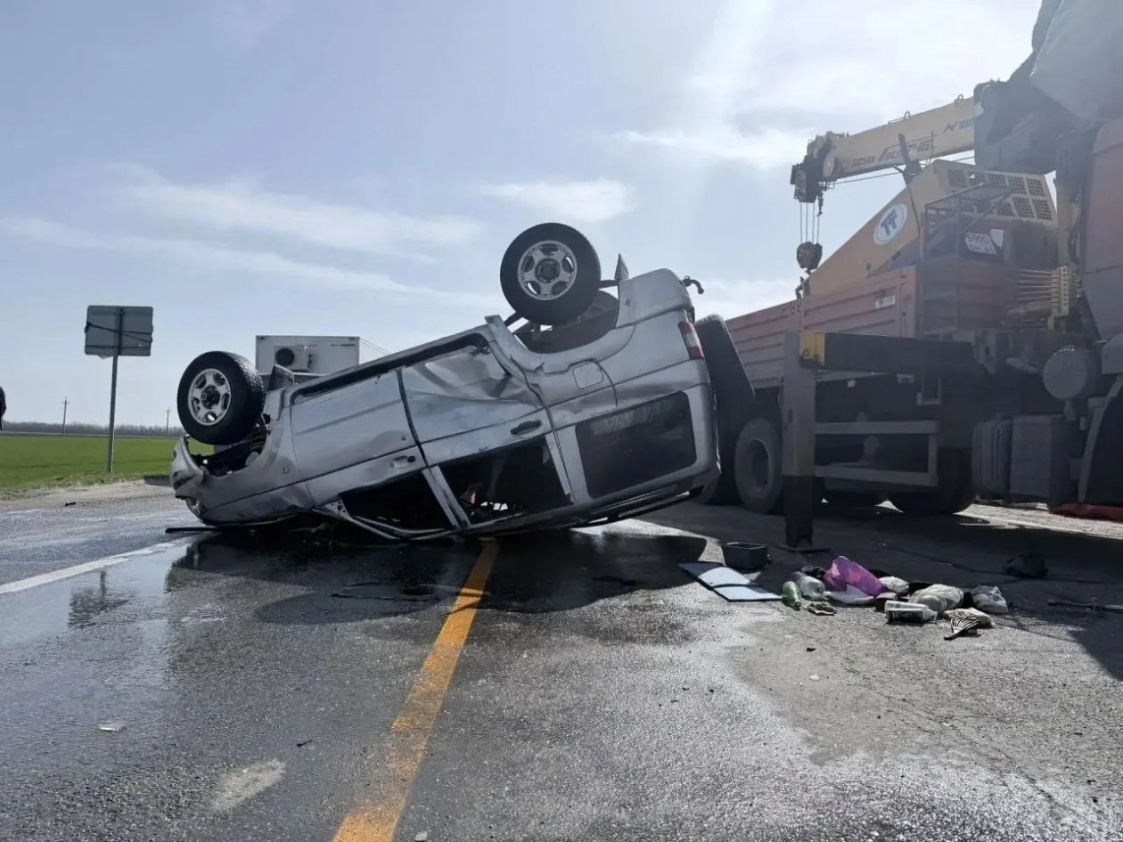 Трое детей и девушка пострадали в жестком ДТП с опрокидыванием t.me/mvd_23