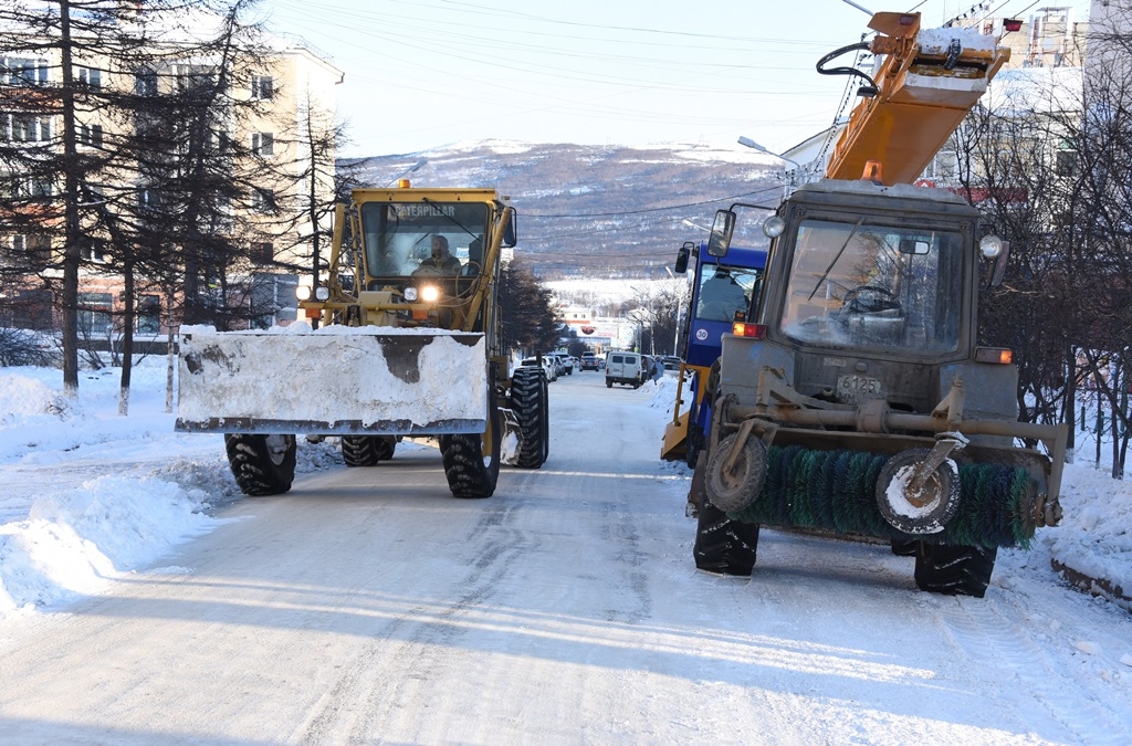 В Магадане продолжается расчистка от снега участков улично-дорожной сети Источник