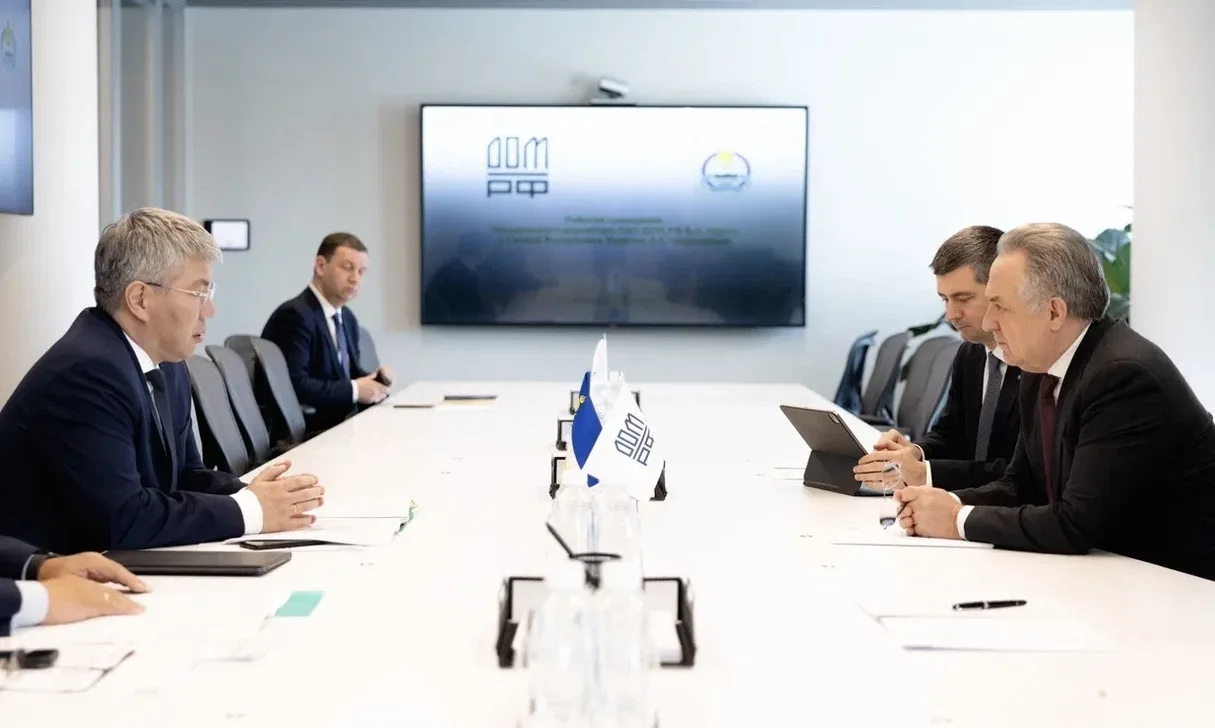 Глава Бурятии Алексей Цыденов и гендиректор &quotДОМ.РФ&quot Виталий Мутко обсудили в Москве возобновление строительства жилого комплекса &quotМегаполис&quot в Улан-Удэ правительство Бурятии