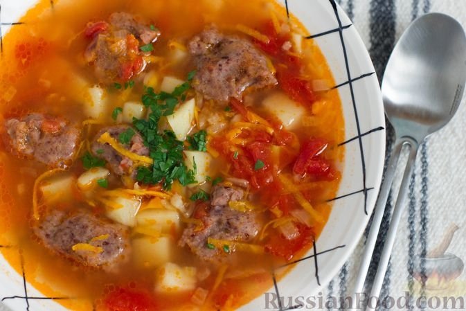 Легкий овощной супчик с необычными фрикадельками... Из красной фасоли. Раскрасьте свой повседневный рацион russianfood.com