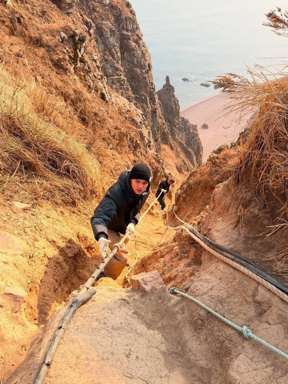 Звезда &quotСлова пацана&quot Рузиль Минекаев посетил остров Шкота в Приморье соцсети Рузиля Минекаева