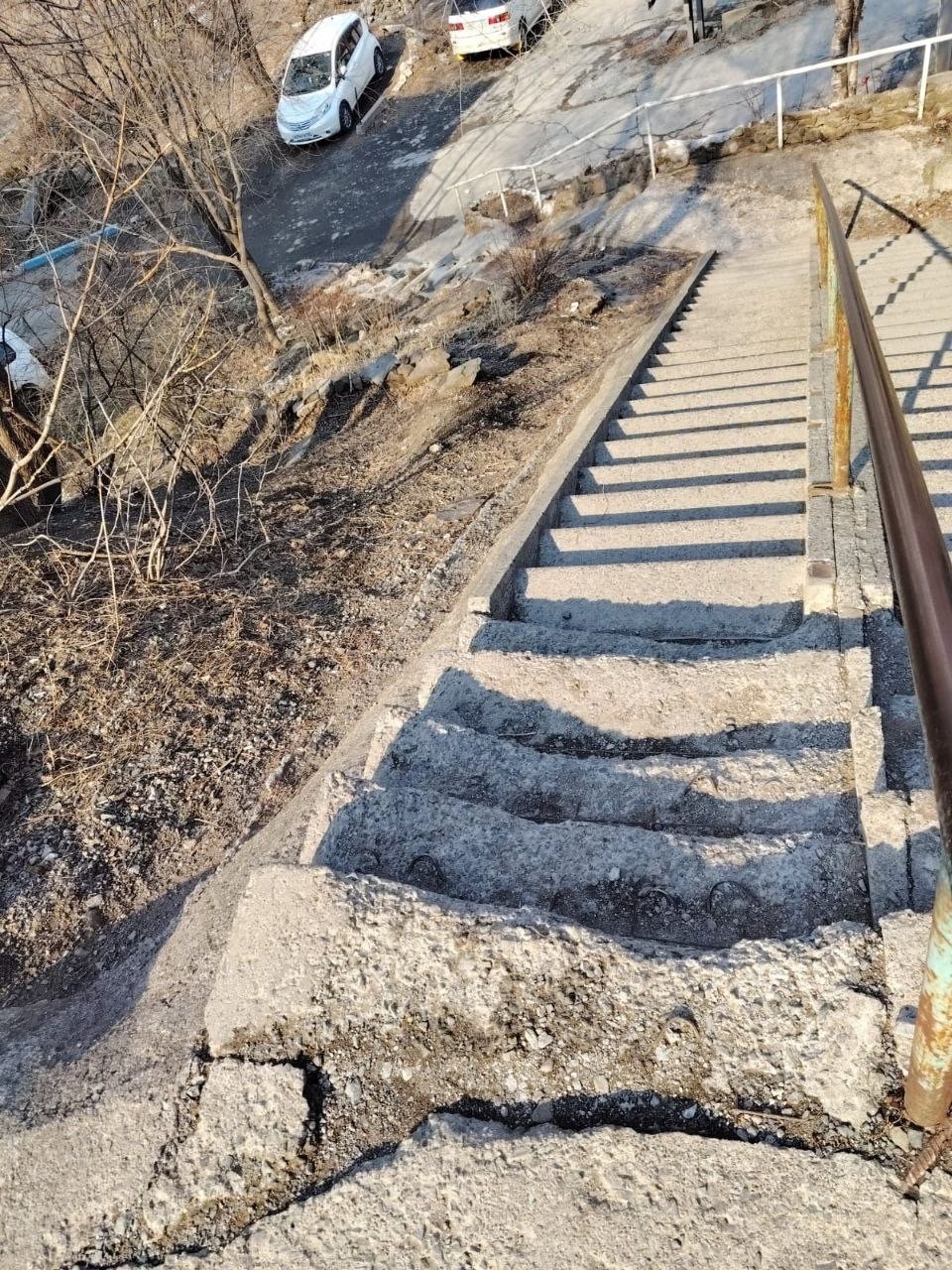 Жительница Владивостока сломала ногу, упав на аварийной лестнице на Сафонова Телеграм-канал (18+) &quotСафонка&quot