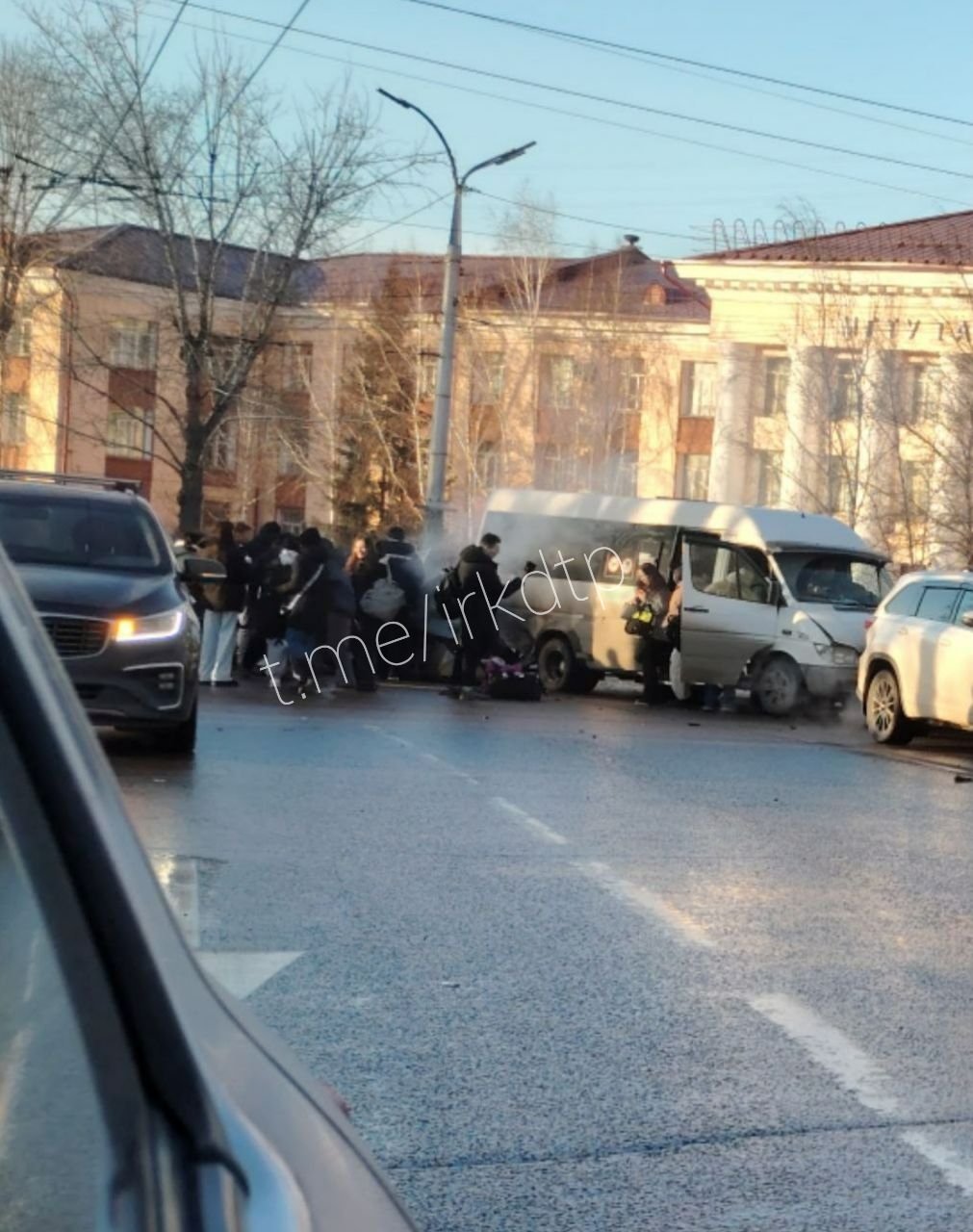 Столкновение иномарки с маршруткой произошло в Иркутске Тг-канал &quotДТП38&quot (18+)