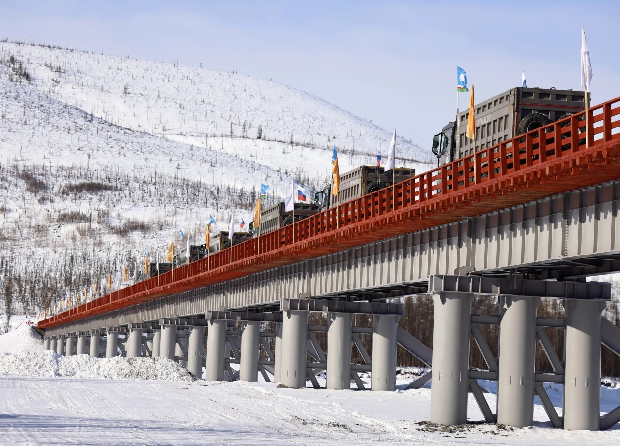 Глава Якутии открыл движение по новым мостам через Томпо и Дюгандя Андрей Сорокин, ЯСИА
