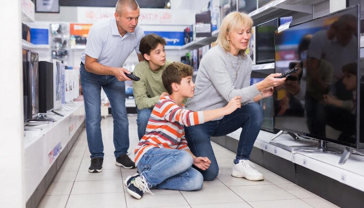 Тематическое фото ИИ GigaChat (18+)