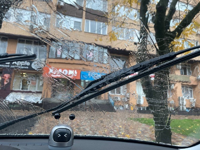 После этой обработки вода сама скатывается со стекла: эффект &quotантидождь&quot ИА SevastopolMedia