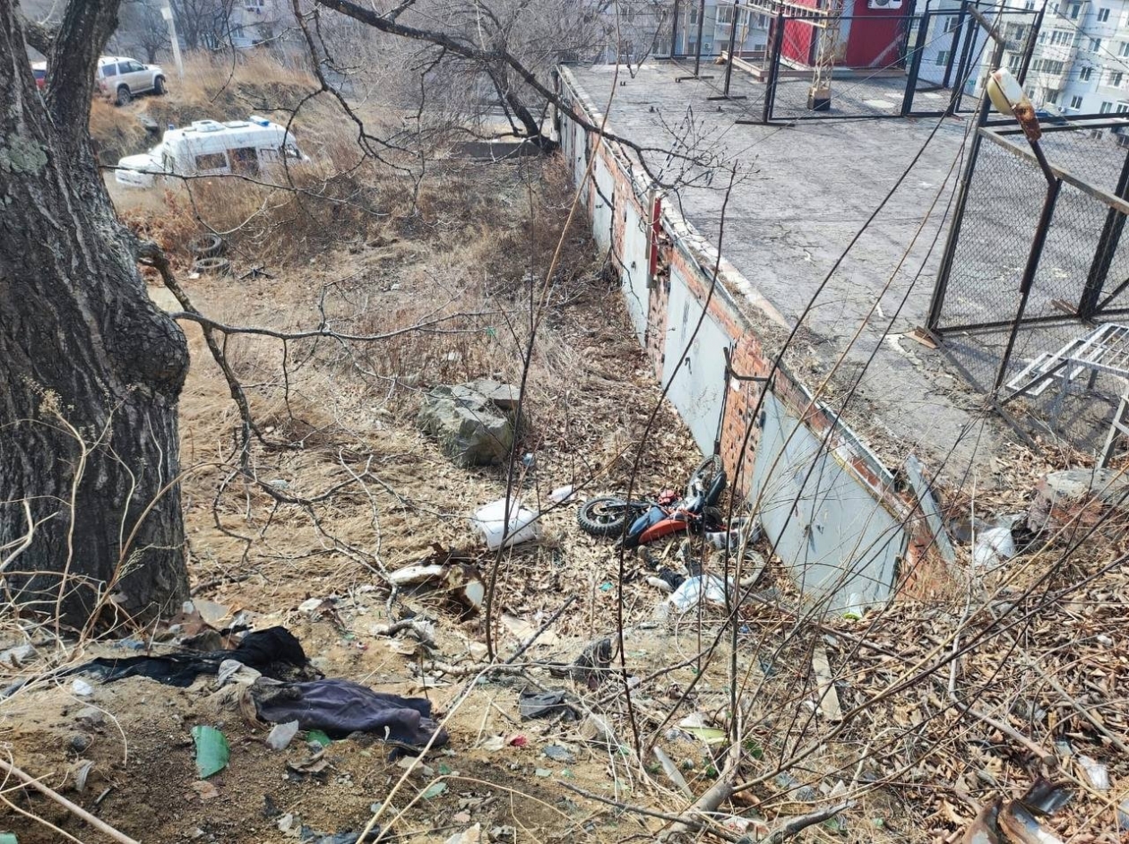 Мотоциклист разбился насмерть, слетев в обрыв в Приморье пресс-служба УМВД России по Приморскому краю