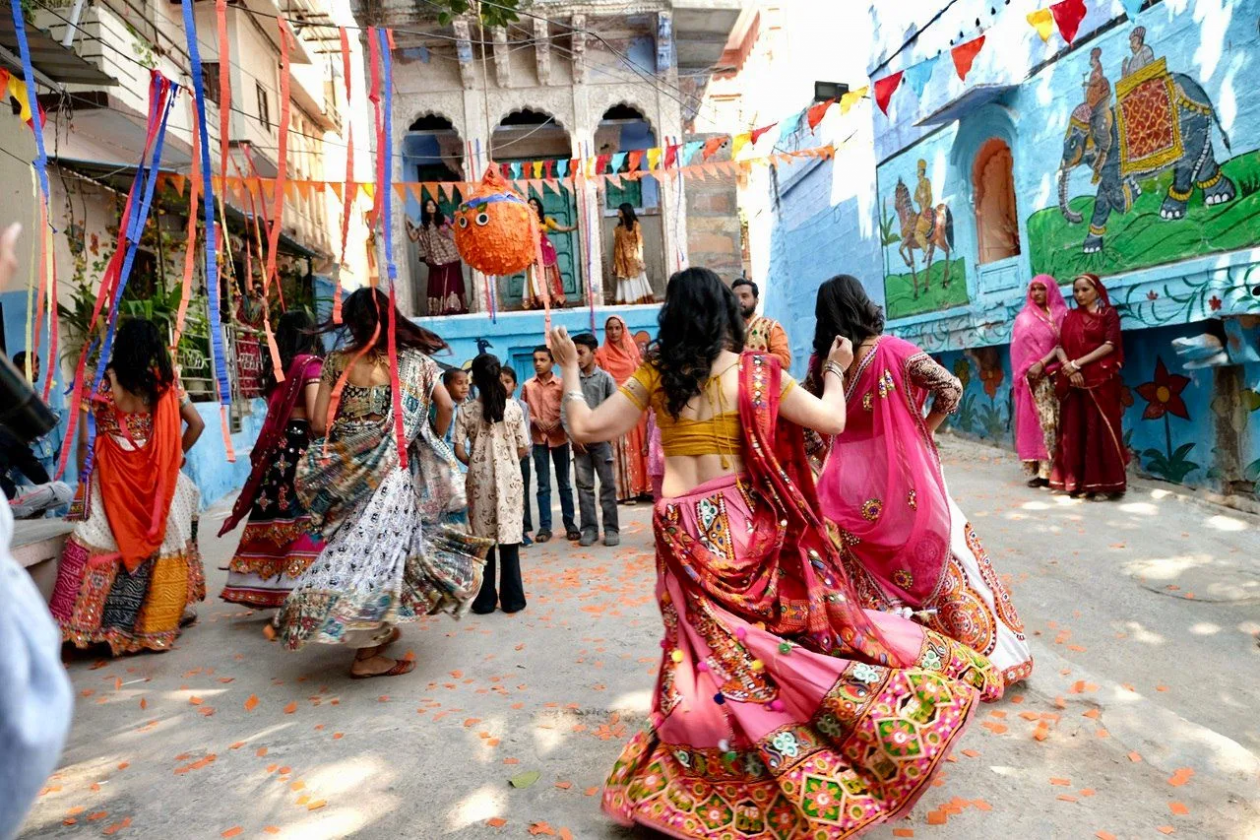 Пряности, кино и щепотка страсти: как Индия вдохновляет Россию &quotМайВэйСтудия&quot