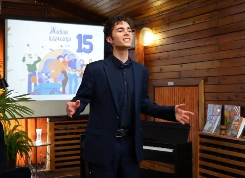 Победитель конкурса чтецов &quotЖивая классика&quot Вадим Макшанов Управление образования ПКГО