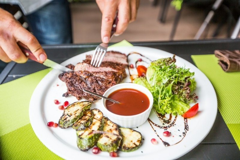 В Сочи посетитель ресторана расщедрился на рекордные 50 тысяч рублей чаевых Юлия Никитина