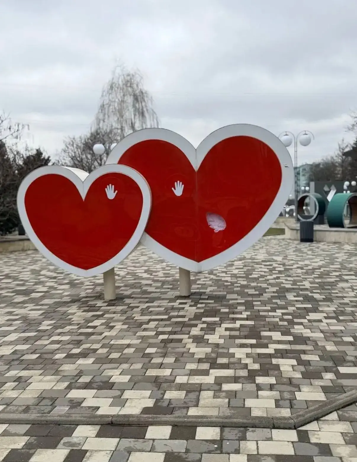 Причастного к повреждению арт-объекта на Аллее любви удалось найти полицейским в Железноводске Соцсети Е. Бакулина