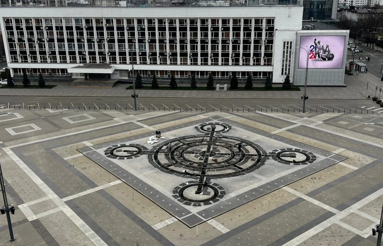 Специалисты раскопали фонтан на Главной площади в Краснодаре ИА KrasnodarMedia