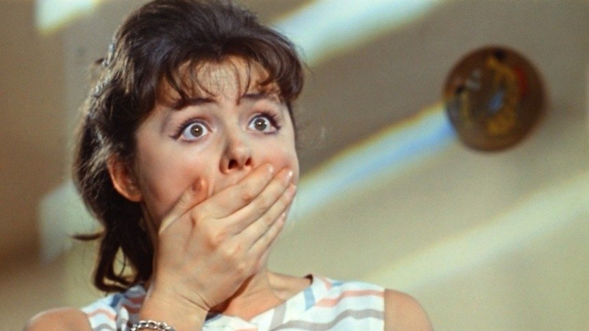 Вход только для настоящих знатоков СССР: узнайте 7 советских фильмов по последнему кадру Кадр из фильма &quotОперация &quotЫ&quot и другие приключения Шурика&quot (12+)