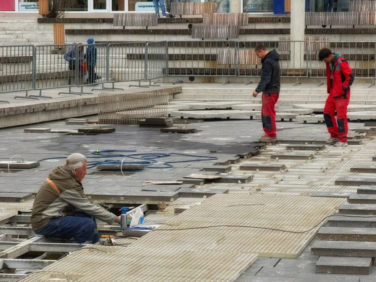 Фонтаны готовят к новому сезону Соцсети Я. Павленко