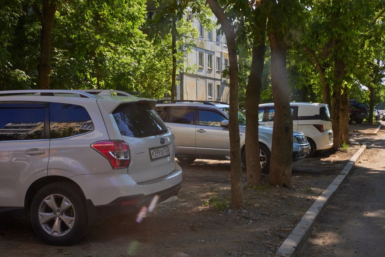 парковки во дворах, автомобили, машины, Дмитрий Осипчук, ИА PrimaMedia.ru