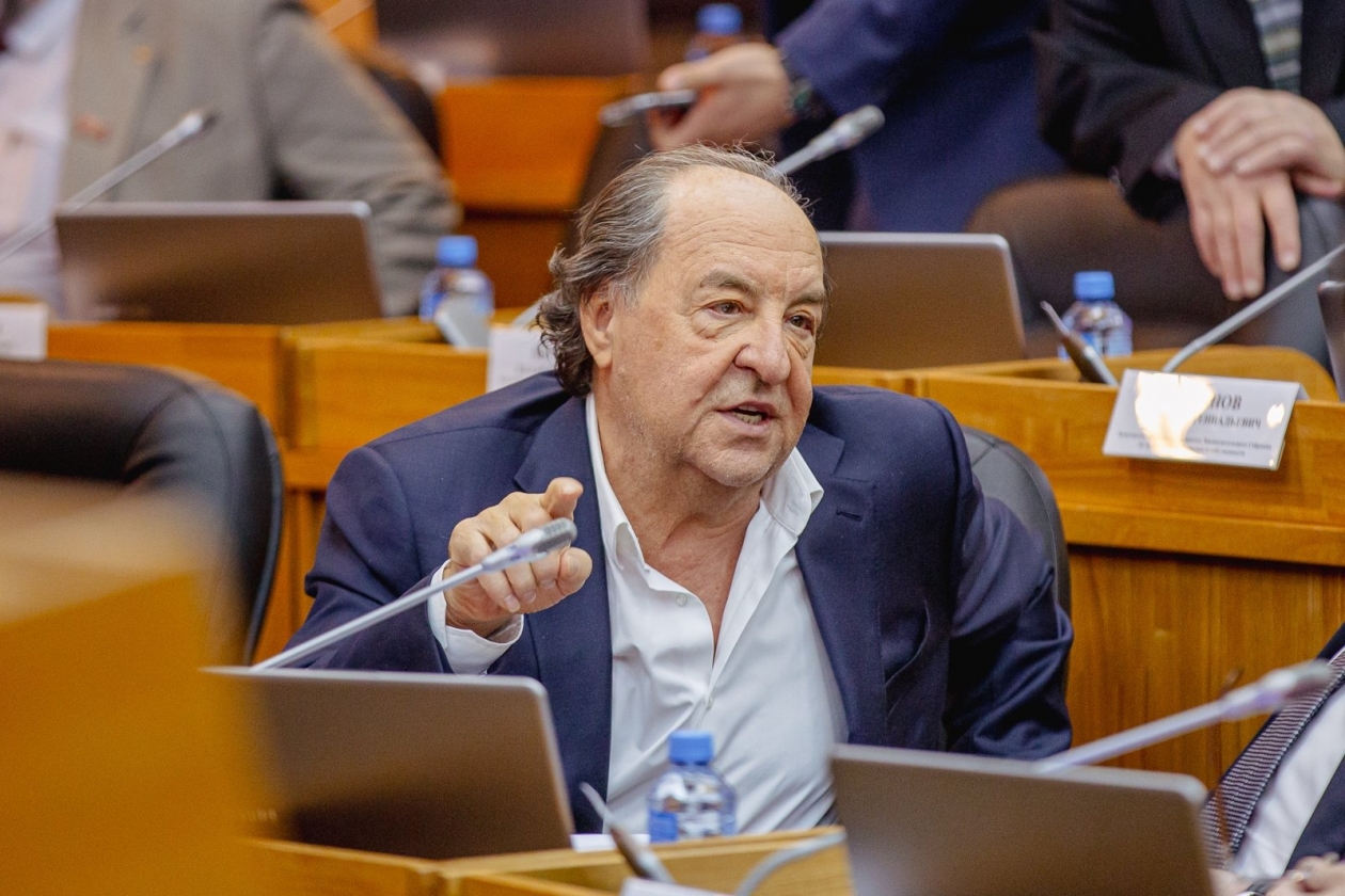 Депутат ЗС ПК, худрук Приморского театра им. Горького Ефим Звеняцкий Мария Смитюк, ИА PrimaMedia.ru