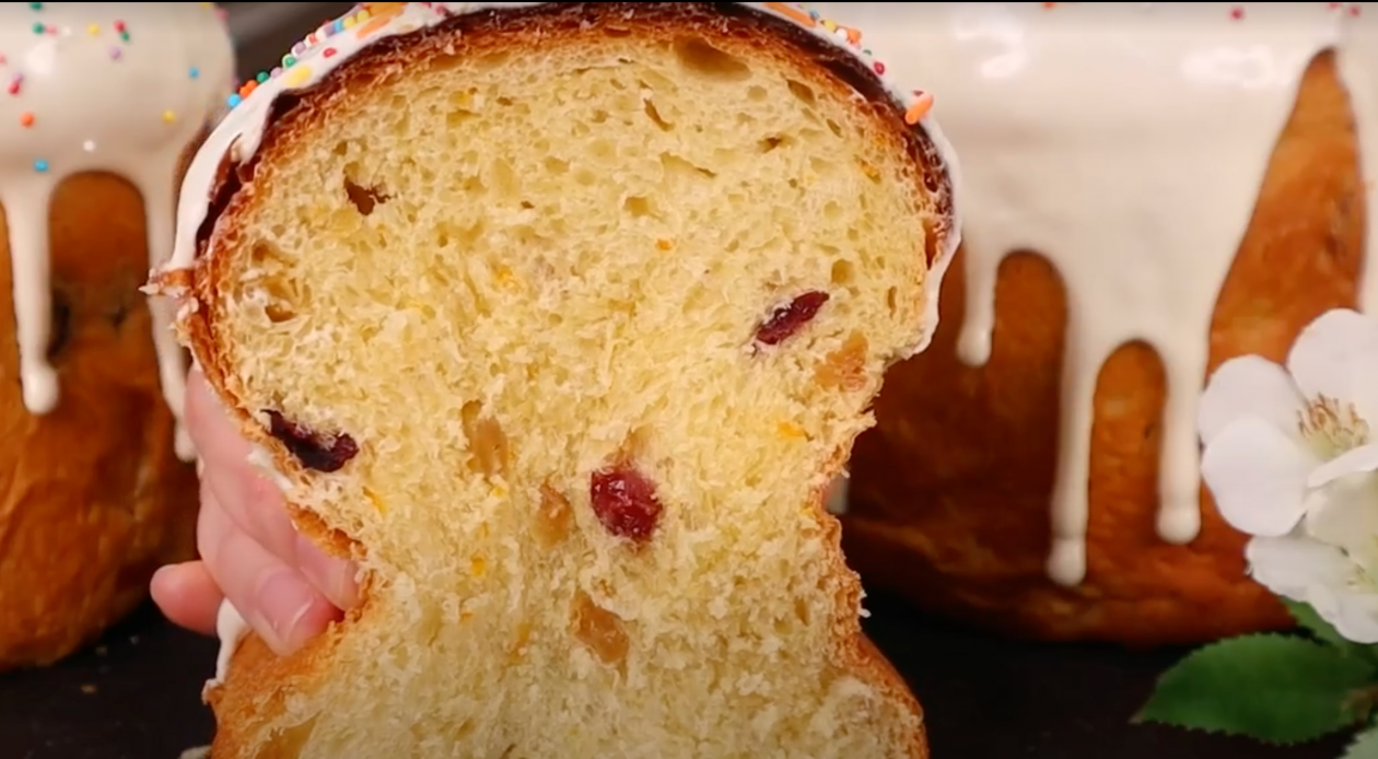 Это тесто для куличей не подводит 4 года: пуховые и не черствеют неделю - сохраните к Пасхе скриншот видео с дзен-канала &quotoliv&quotедка | Душевные рецепты&quot (12+)