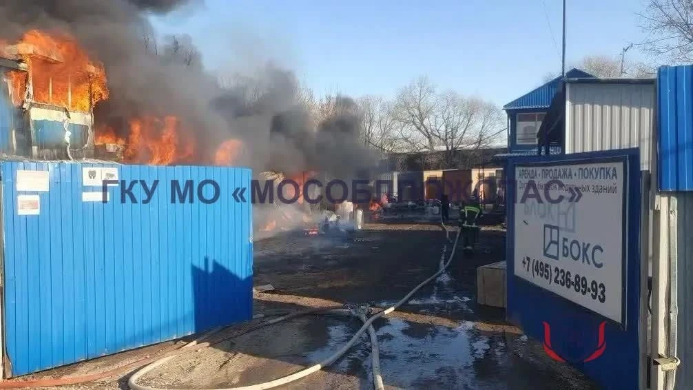 Пожар в Люберцах Московской областной противопожарно-спасательной службы.