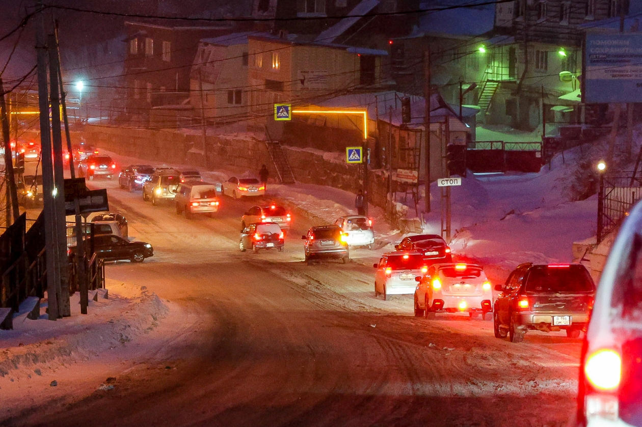 Движение автобусов и большегрузов ограничили в Усть-Илимском районе из-за снегопада Илья Аверьянов, ИА PrimaMedia