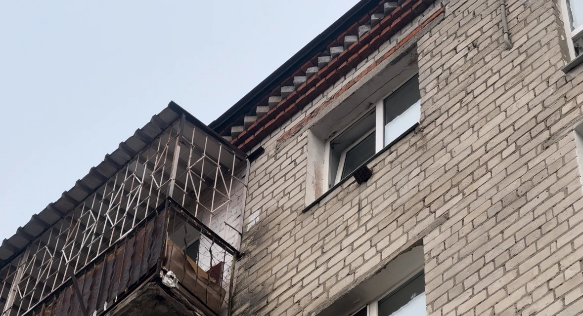 В Хабаровске решают проблемы с кровлей и кладкой в доме по ул. Строительной, 2 Пресс-служба администрации Хабаровска